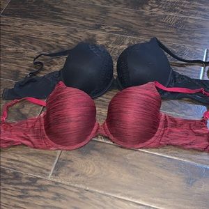 2 Victoria’s Secret bras